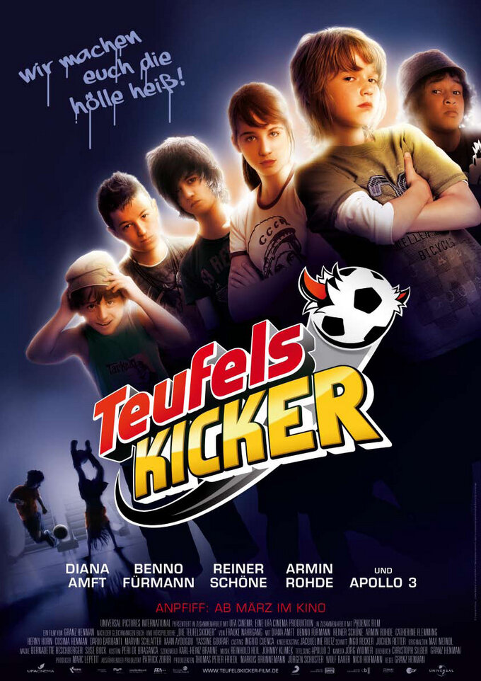 Чертовы футболисты (2010) постер